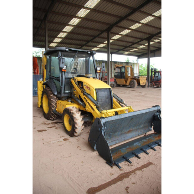 2017 New Holland B80B-SS-47959102