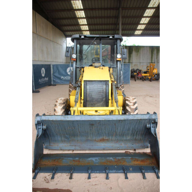 2017 New Holland B80B-SS-47959103