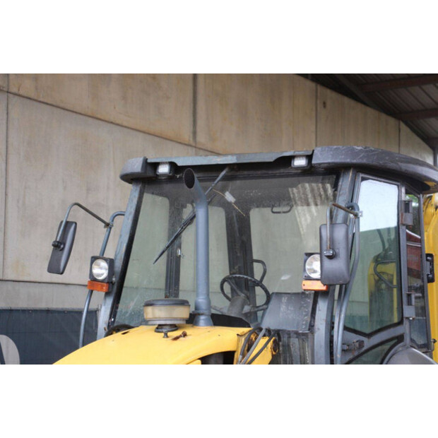 2017 New Holland B80B-SS-47959106