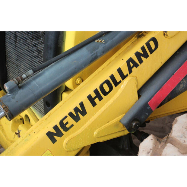 2017 New Holland B80B-SS-47959108