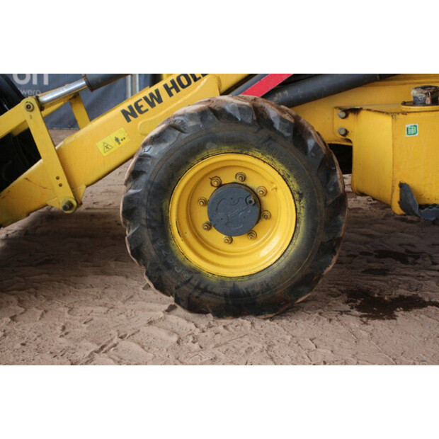 2017 New Holland B80B-SS-47959113