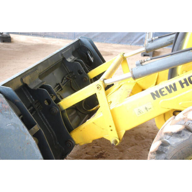 2017 New Holland B80B-SS-47959115