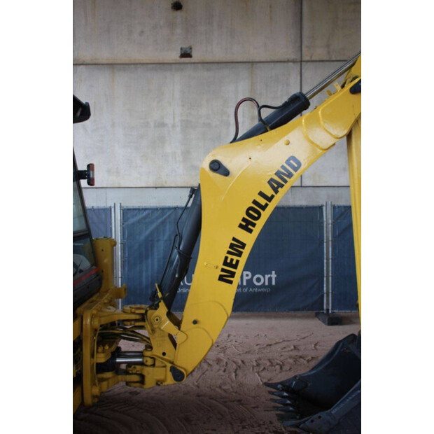 2017 New Holland B80B-SS-47959118