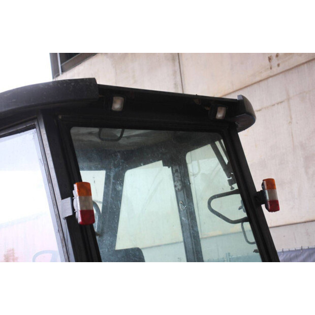 2017 New Holland B80B-SS-47959121