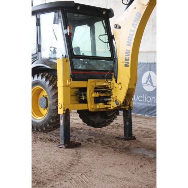 2017 New Holland B80B-SS-47959140