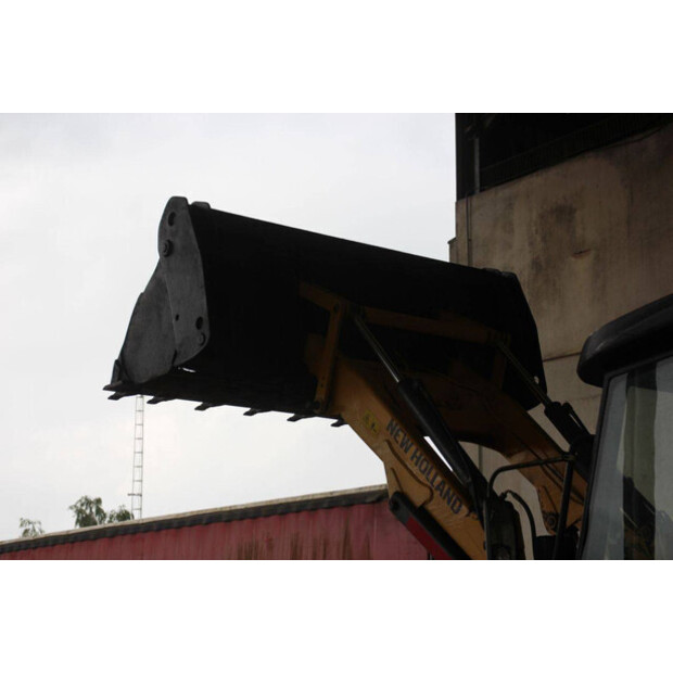 2017 New Holland B80B-SS-47959141