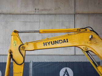 2012-hyundai-r60-7-1464805-47959358