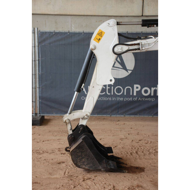 2009 بوبكات 331G-47959421