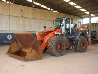 2012-hitachi-zw310-1464818-47959816