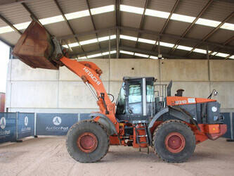2012-hitachi-zw310-1464818-47959837