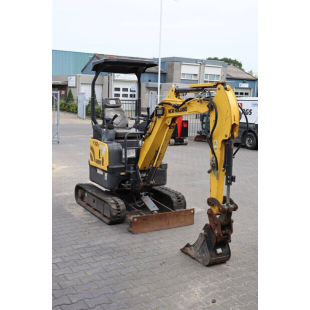 2021 New Holland E17C-47960628