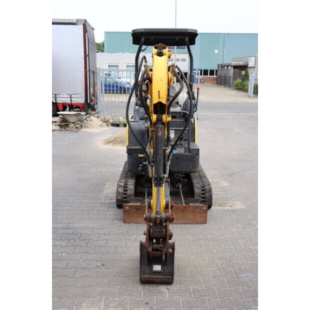2021 New Holland E17C-47960629