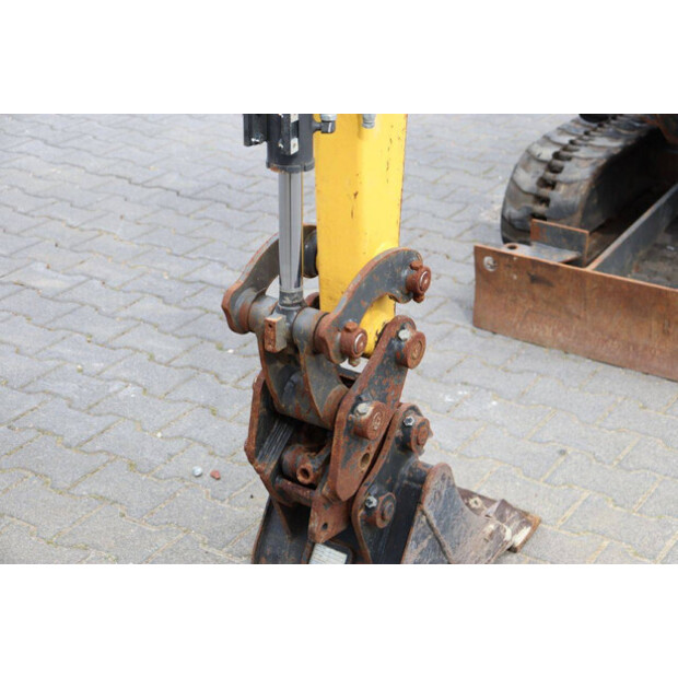 2021 New Holland E17C-47960641