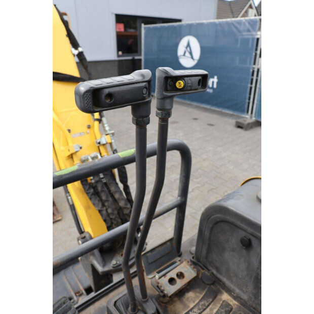 2021 New Holland E17C-47960654