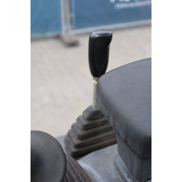 2021 New Holland E17C-47960659
