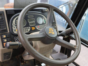2005-jcb-fastrac-2135-47960899