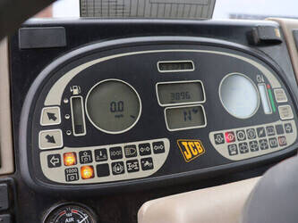 2005-jcb-fastrac-2135-47960911