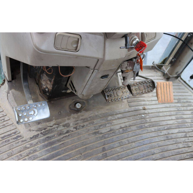 2011 JOHN DEERE 6820-47960956