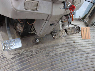 2011-john-deere-6820-47960956