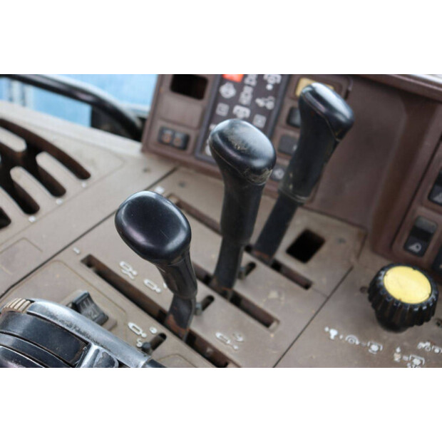2011 JOHN DEERE 6820-47960960