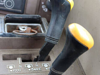2011-john-deere-6820-47960968