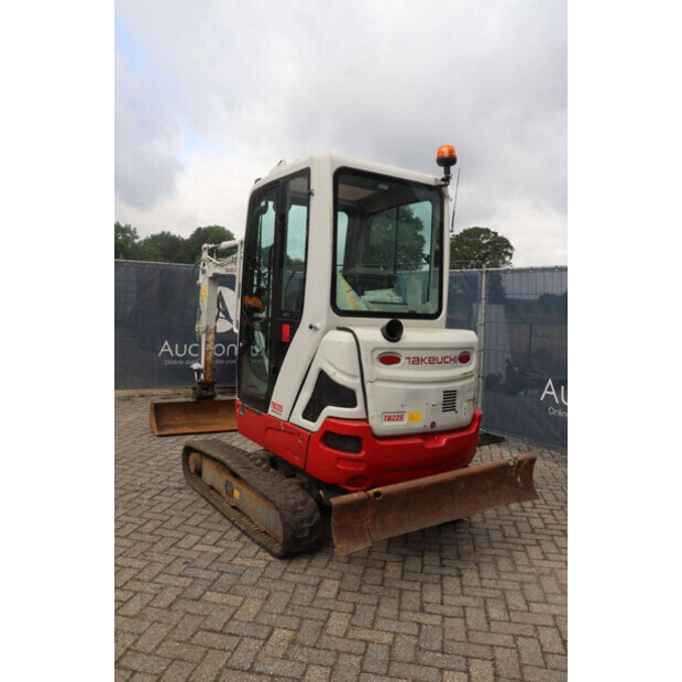 2018 TAKEUCHI TB225-47961350
