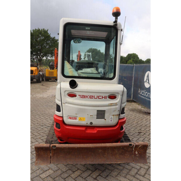 2018 TAKEUCHI TB225-47961351
