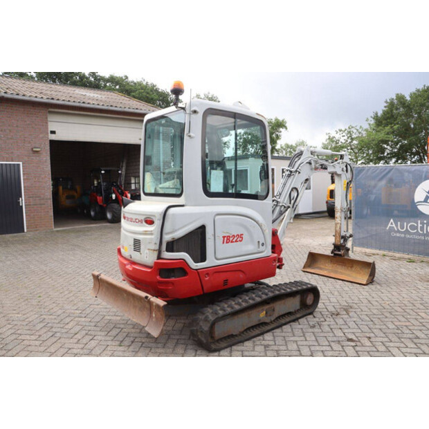 2018 TAKEUCHI TB225-47961352