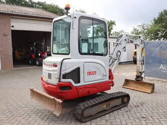 2018-takeuchi-tb225-1464864-47961352