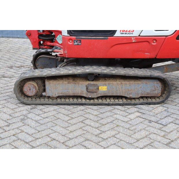 2018 TAKEUCHI TB225-47961363