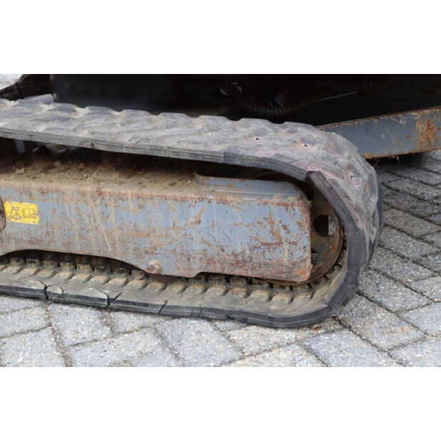 2018 TAKEUCHI TB225-47961365