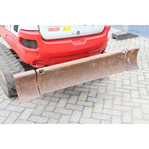 2018 TAKEUCHI TB225-47961367
