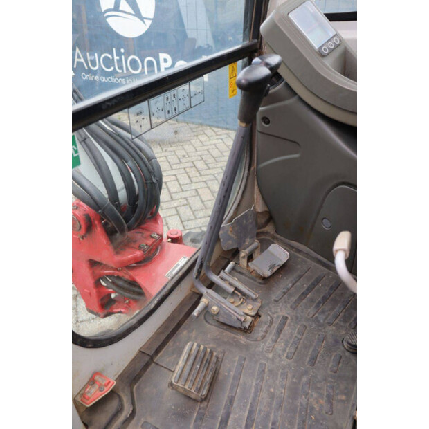 2018 TAKEUCHI TB225-47961375