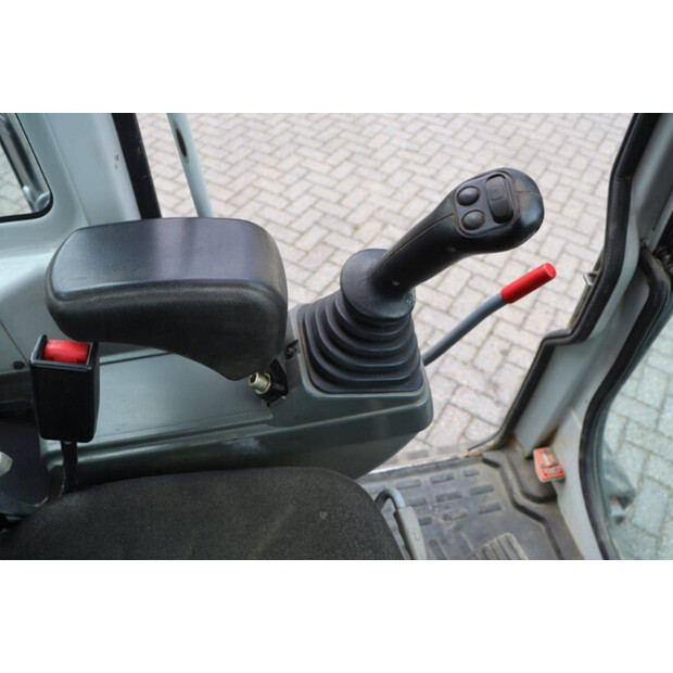 2018 TAKEUCHI TB225-47961383