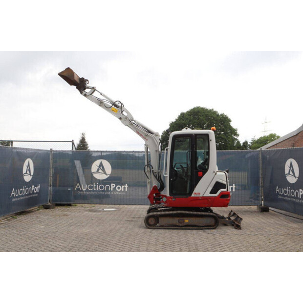 2018 TAKEUCHI TB225-47961386