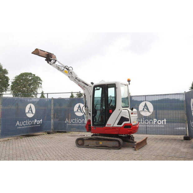 2018 TAKEUCHI TB225-47961387
