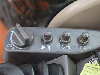 2009-hitachi-zx140w-3-1464866-47961480