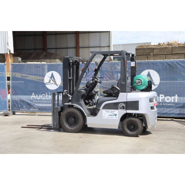 2013 NISSAN EBT-P1F2-47963126