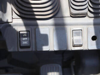 2013-nissan-ebt-p1f2-47963153
