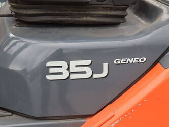 2015-toyota-02-8fdj35-47963240