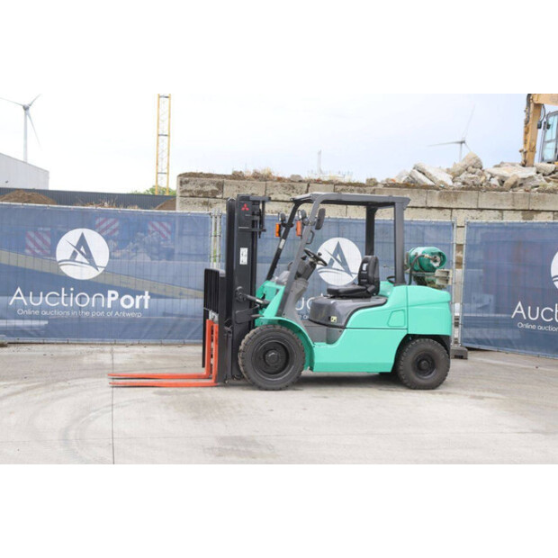 2004 MITSUBISHI FG30T-47963378