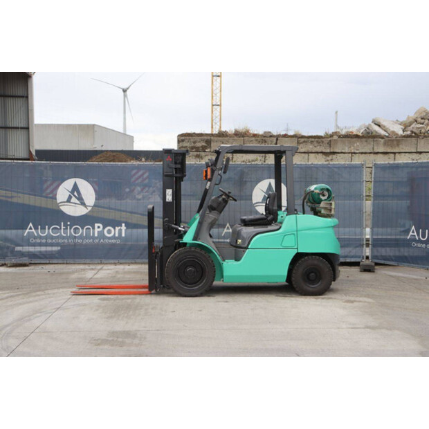 2004 MITSUBISHI FG30T-47963379