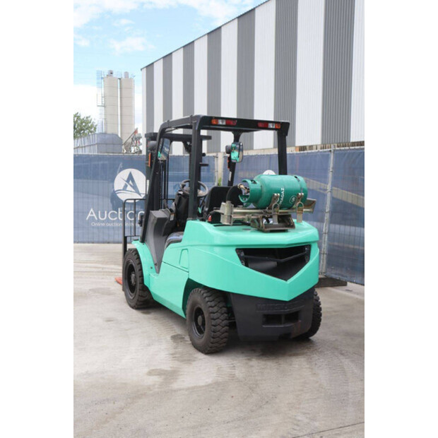 2004 MITSUBISHI FG30T-47963381
