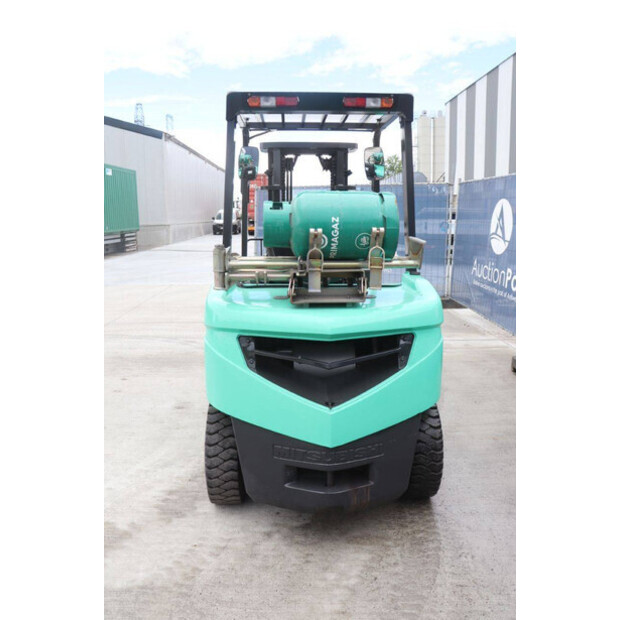 2004 MITSUBISHI FG30T-47963382