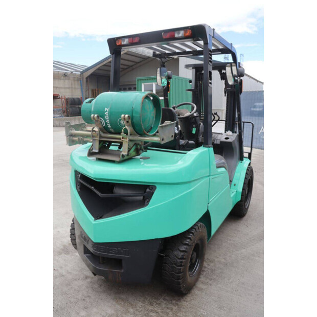 2004 MITSUBISHI FG30T-47963383