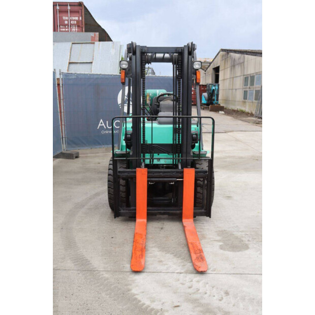 2004 MITSUBISHI FG30T-47963385