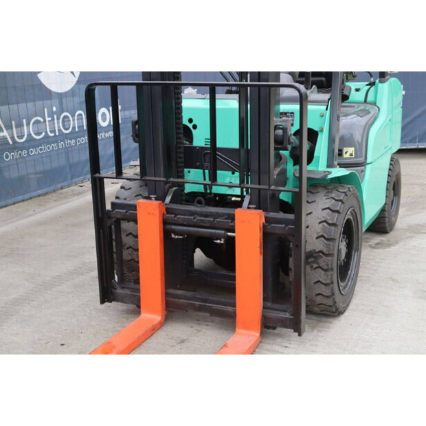 2004 MITSUBISHI FG30T-47963388