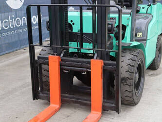 2004-mitsubishi-fg30t-47963388