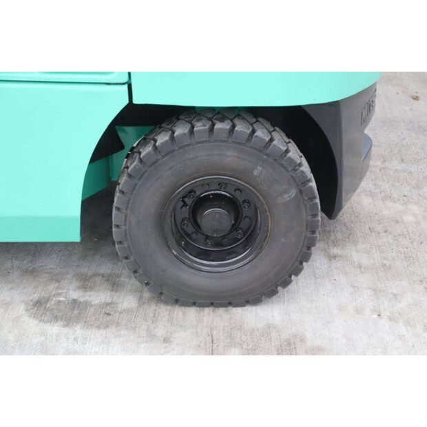2004 MITSUBISHI FG30T-47963391