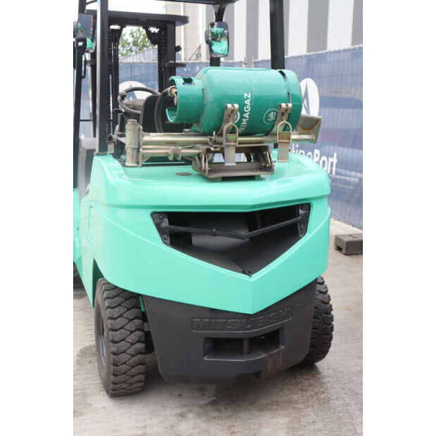2004 MITSUBISHI FG30T-47963392